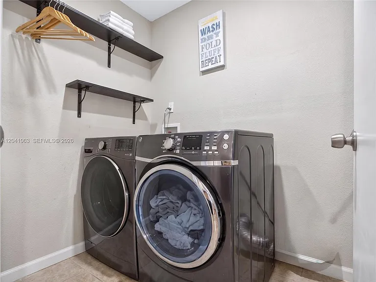 16641 Royal Poinciana Dr — Photo 37