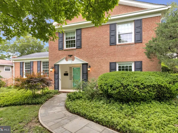 9703 Corkran Ln, Bethesda, MD 20817