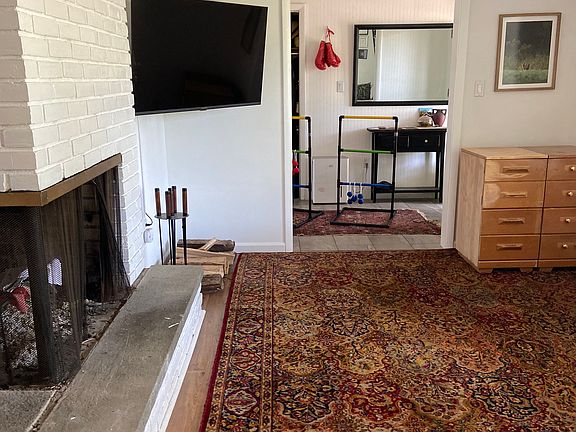 Living Room - view to Mudroom and Mudroom closet