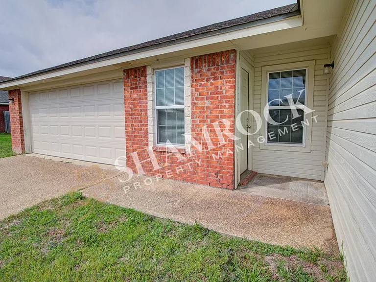 2017 Red Sage Dr — Photo 2