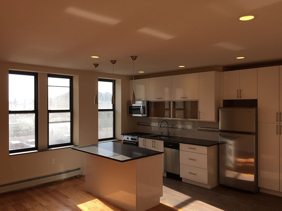 1st image of 25 W. Broadway #214
