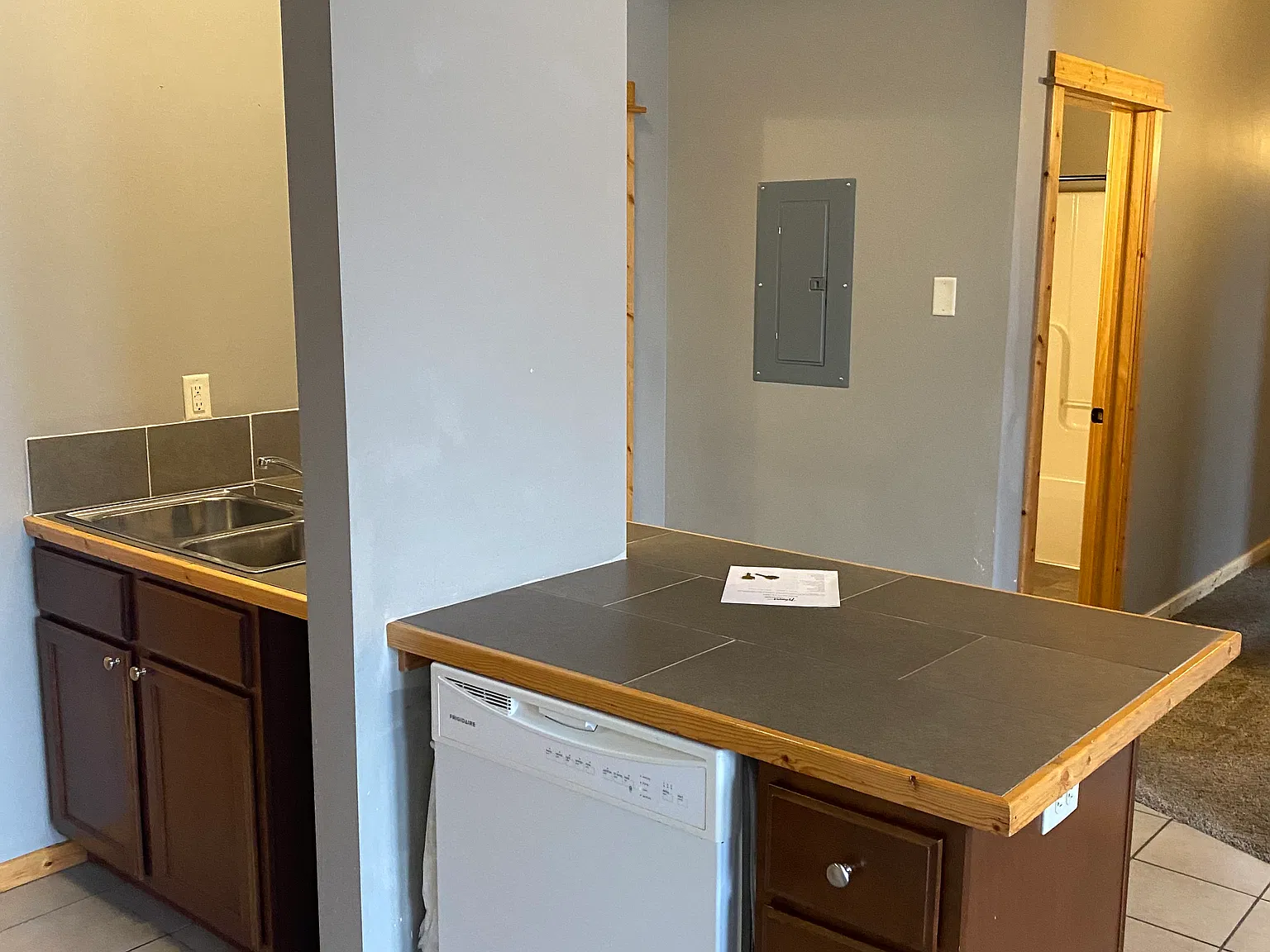 3 bed, 900 sqft, $1,275 — Photo 3
