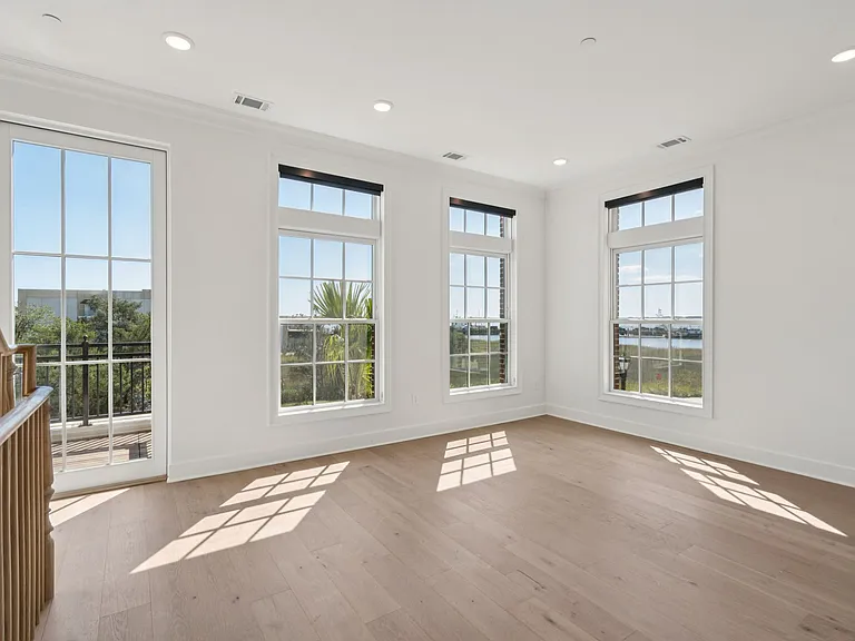342 Broad St — Photo 3