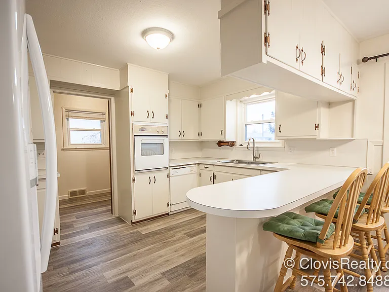 317 Murray Dr — Photo 7
