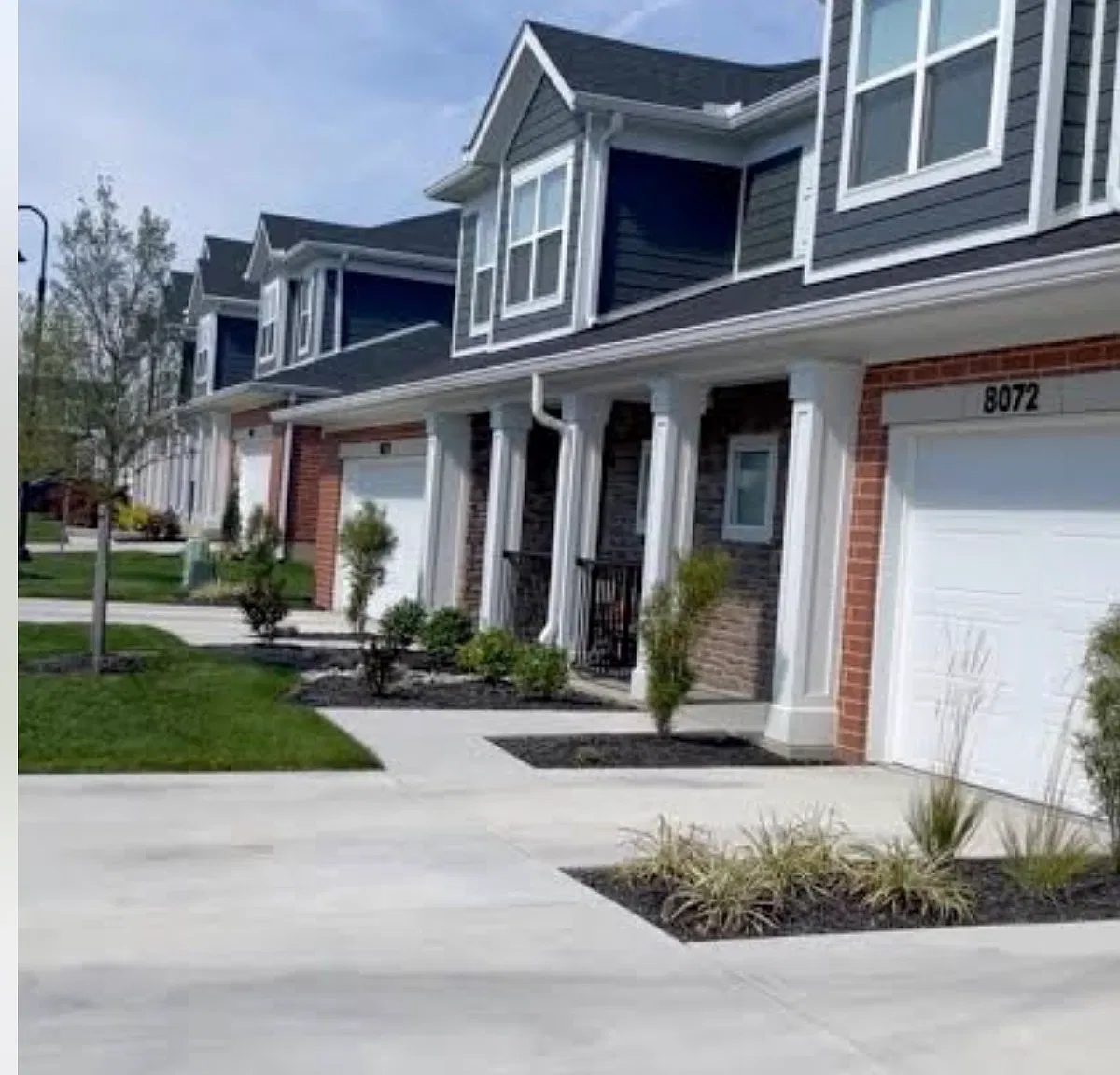 3 bed, 2.5 bath, 1760 sqft, $3,085 — Photo 2