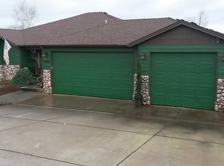 1020 Highlands Dr, Eagle Pt, OR 97524