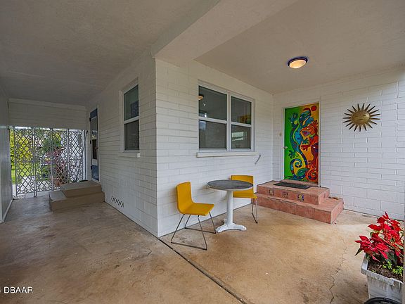 5th image of 2561 Arlington Ave