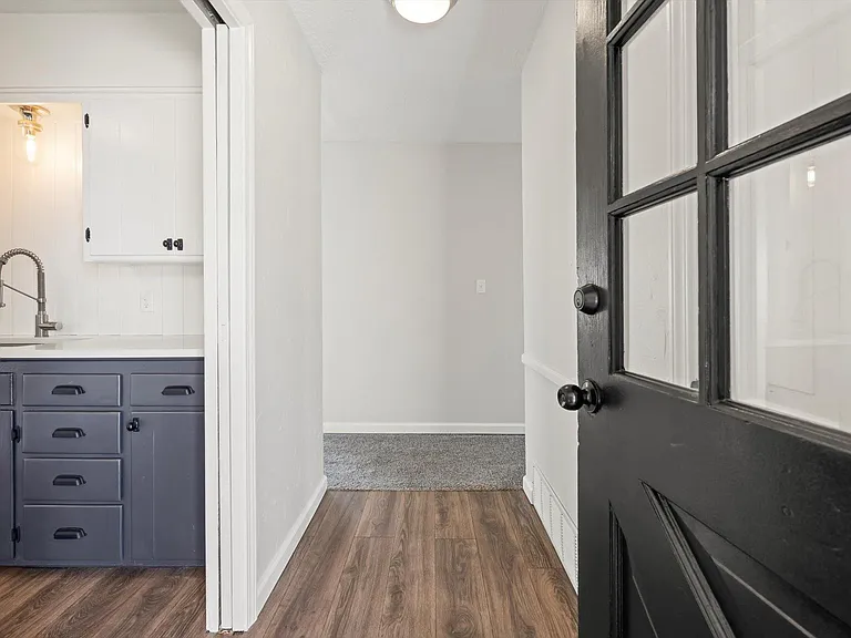 2725 Kent Dr — Photo 3