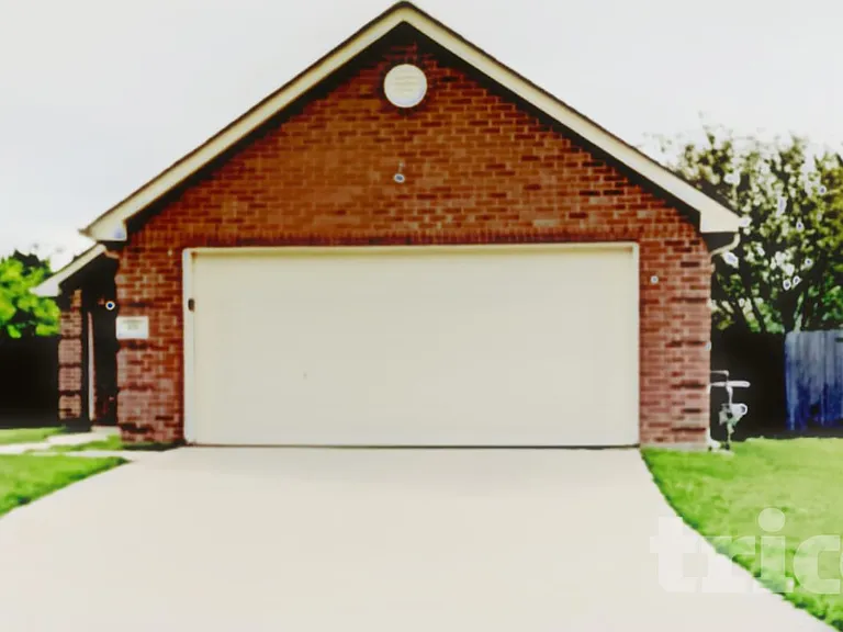 906 Pheasant Dr — Photo 1