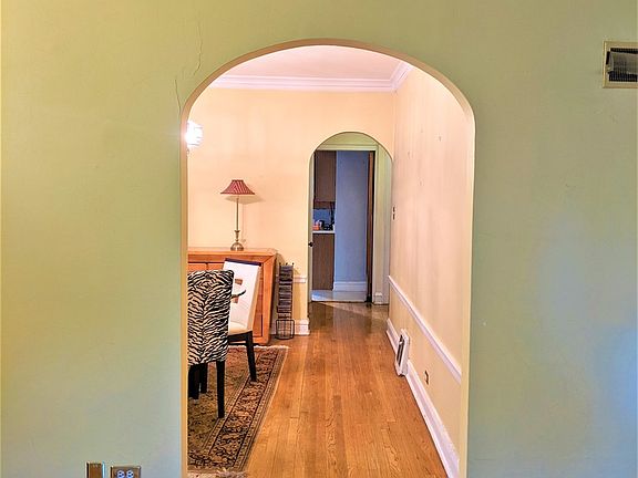 5th image of 1836 N Nagle Ave