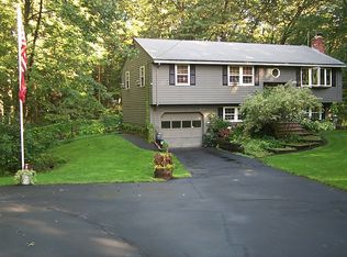 326 Trotting Park Rd, Lowell, MA 01854