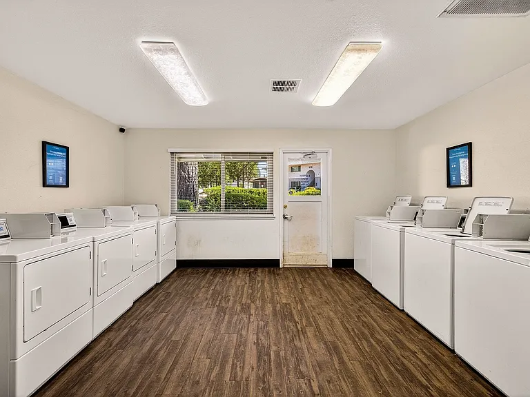Villa Monterey Apartments — Photo 12