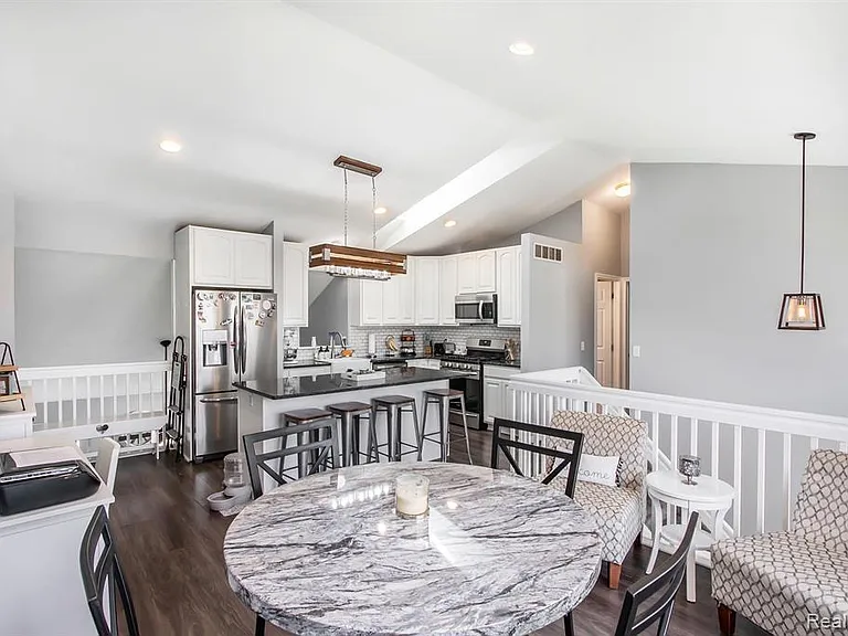 7305 Sea Mist Dr — Photo 2
