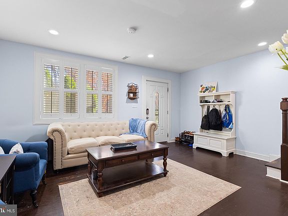 4th image of 2421 18th Pl SE