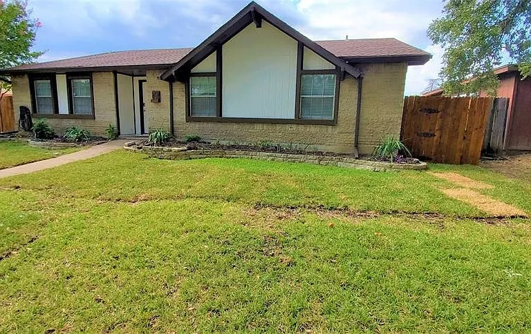 3107 Falkland Rd — Photo 3