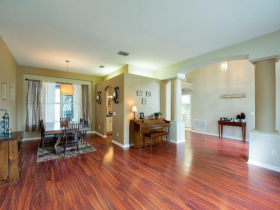 3rd image of 63 Circle Creek Way
