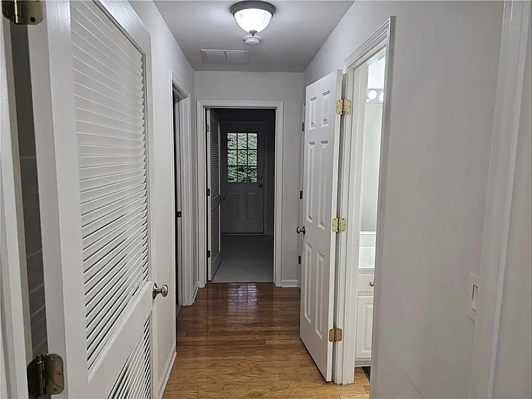 1028 Thornborough Dr — Photo 22