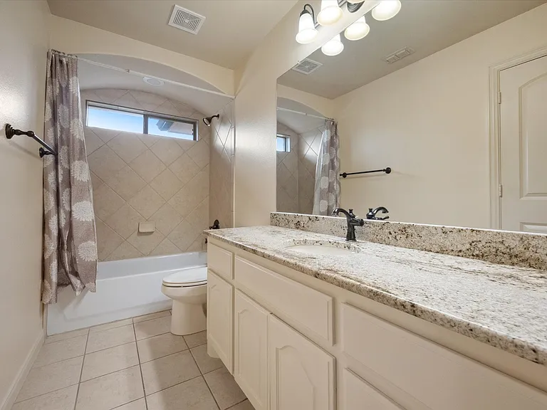 10941 Yorkshire Ln — Photo 33