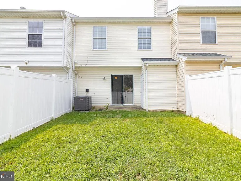 45292 Rumsford Ln — Photo 18