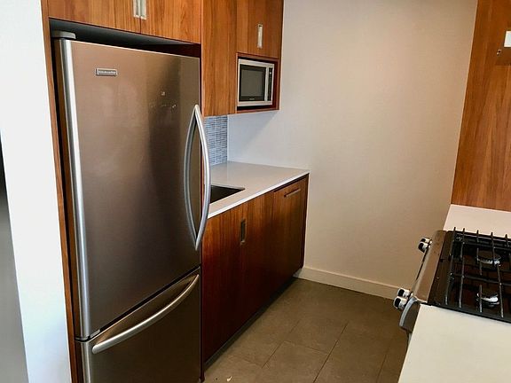 4th image of 500 W 30th St APT 12B