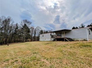 121 W Crosswinds Ct, Mount Airy, NC 27030