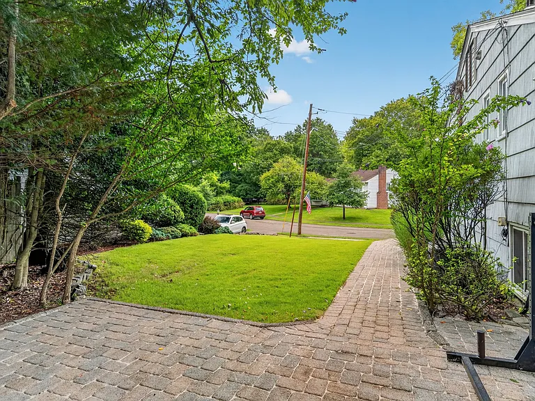 11 Lockwood Ln — Photo 23