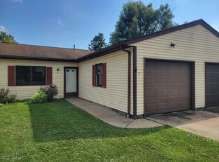 122 Royal Crest Dr UNIT J, Seville, OH