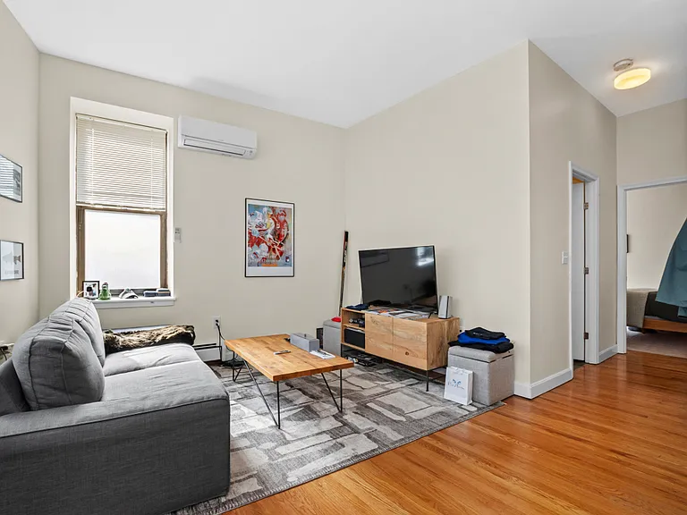 50 Main St #11 — Photo 2