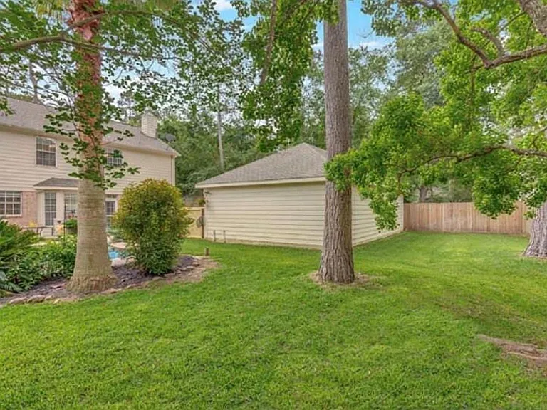 2 Twin Feather Pl — Photo 46