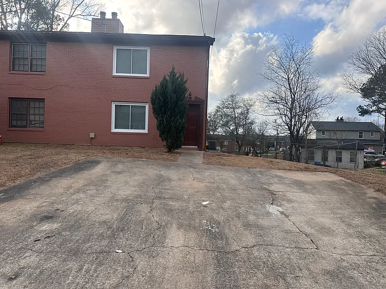1002 Carla Pl — Photo 7