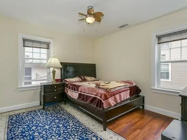 16 Eliot Cres #1, Chestnut Hill, MA 02467