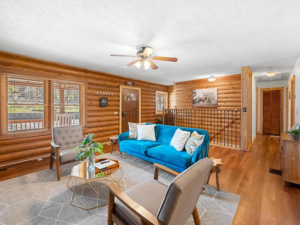 3463 Smithtown Rd