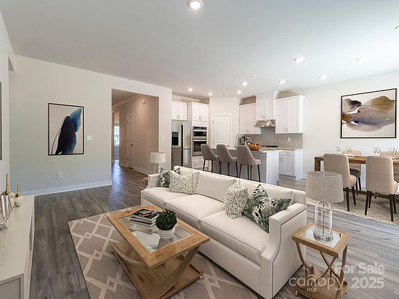 4th image of 2208 Silverbell Ln