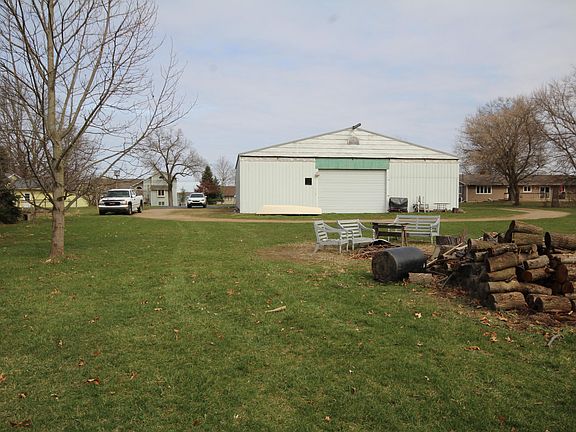 5th image of 3602 Woodhams Ave
