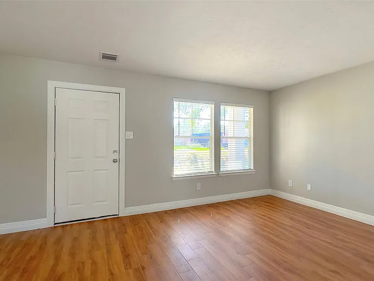 9923 Farrell Dr — Photo 9