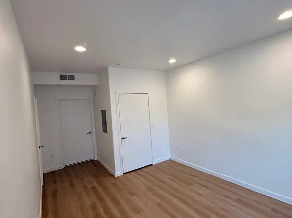 2300 Valley St APT 206, Los Angeles, CA 90057