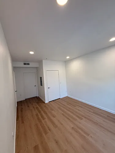 2300 Valley St #206 Photo 1