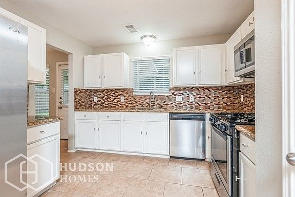 4th image of 19535 Sandy Woods Dr