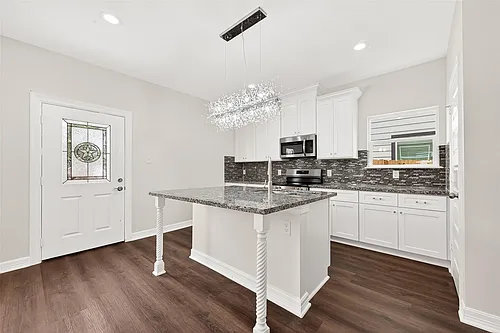 418 4th St Photo 1