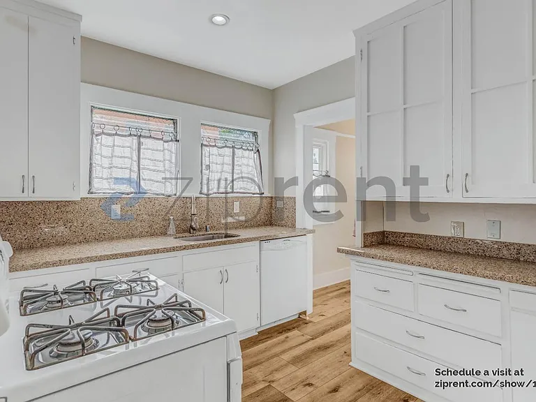 1012 Ventura Ave — Photo 9