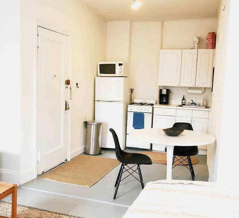 2nd image of 65 Bergen St #5