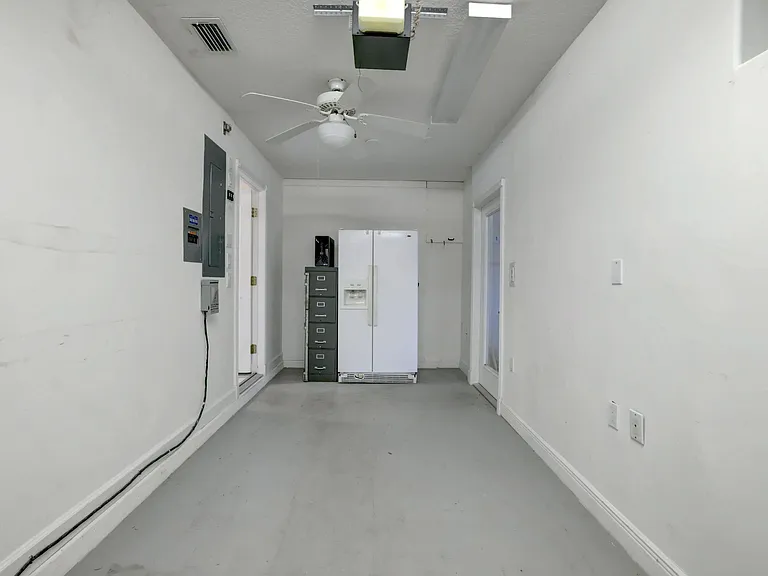 8028 Plantation Lakes Dr — Photo 37