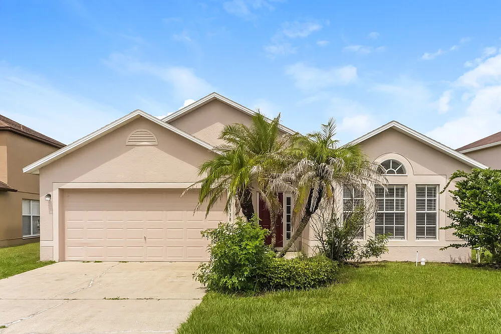 4 bed, 2.0 bath, 1855 sqft, $2,290 — Photo 1