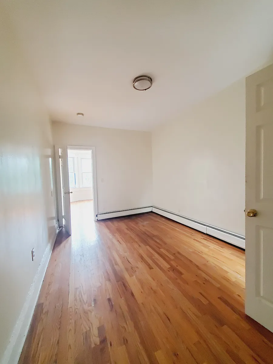Building Photo - 145 Wilkinson Ave #3L