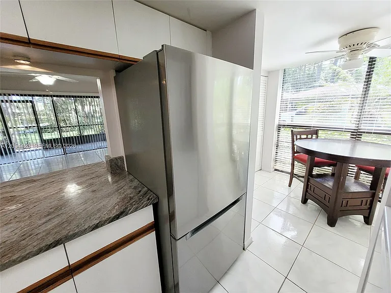 7523 Greenlake Way #C — Photo 7