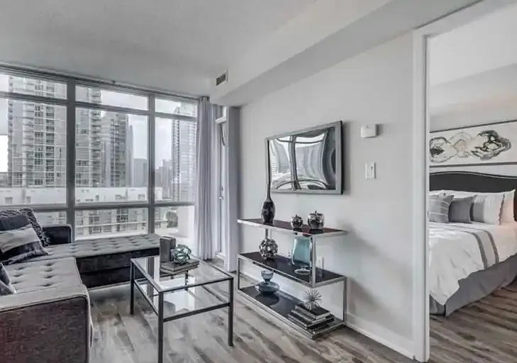 15 Fort York Blvd #1508 — Photo 2