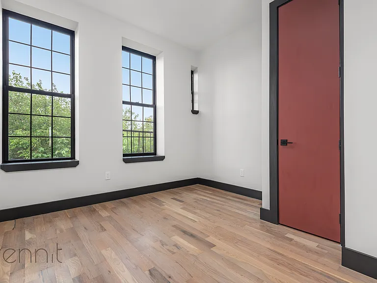 127 Thames St #4F — Photo 9
