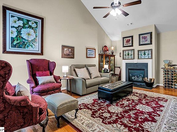 3rd image of 113 Wyndham Ct
