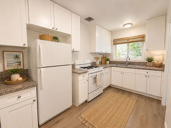 2nd image of 1803 N Gramercy Pl #11D