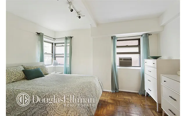 Sold by Douglas Elliman | media 14